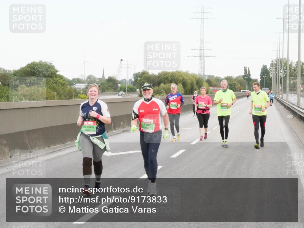 03.10.2025 - Köhlbrandbrückenlauf Matties Gatica Varas http://msf.ph/oto/9173833 03.10.2025 15:31:24 Position 3 10, 8646, 8648 meine-sportfotos.de