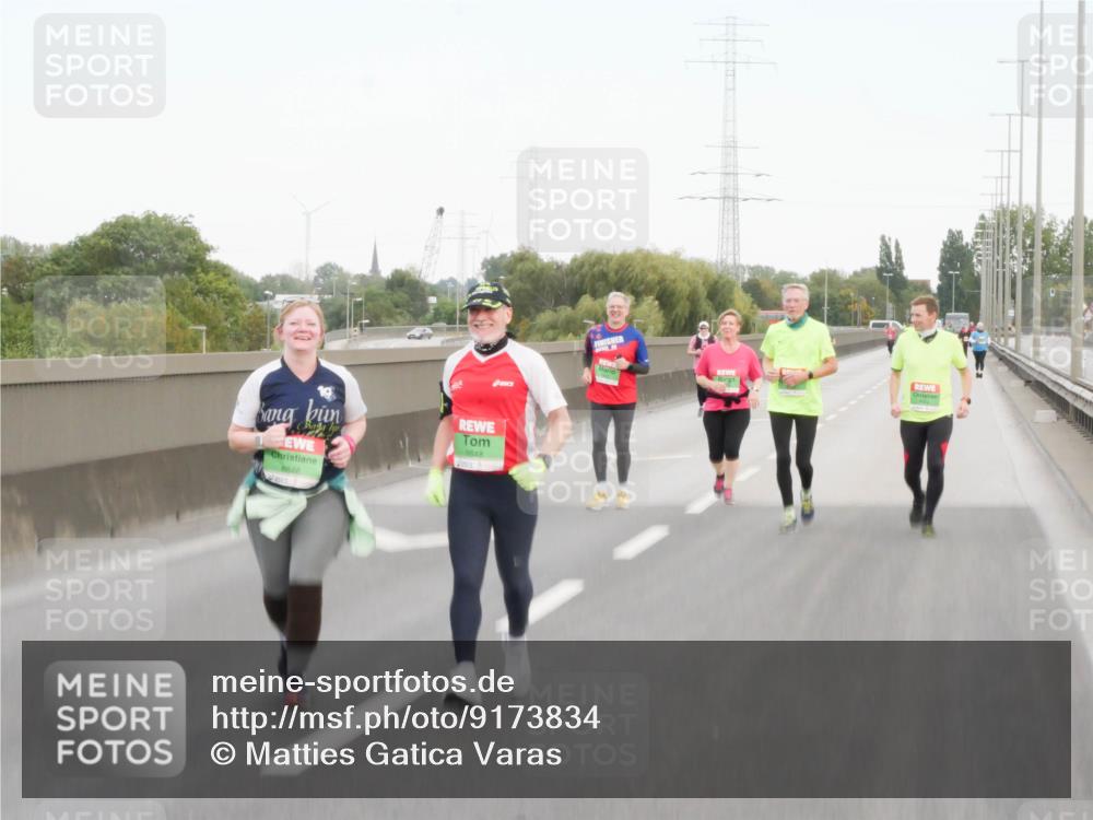 03.10.2025 - Köhlbrandbrückenlauf Matties Gatica Varas http://msf.ph/oto/9173834 03.10.2025 15:31:24 Position 3 19, 8646, 8648 meine-sportfotos.de