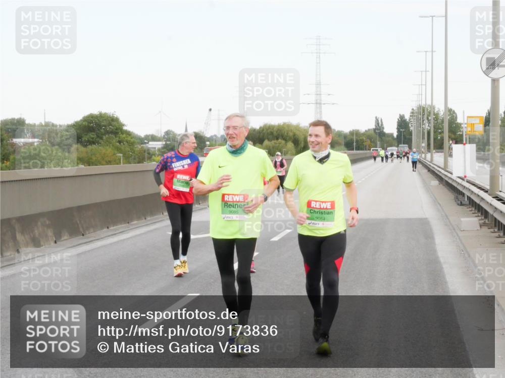 03.10.2025 - Köhlbrandbrückenlauf Matties Gatica Varas http://msf.ph/oto/9173836 03.10.2025 15:31:32 Position 3 9085, 9084 meine-sportfotos.de