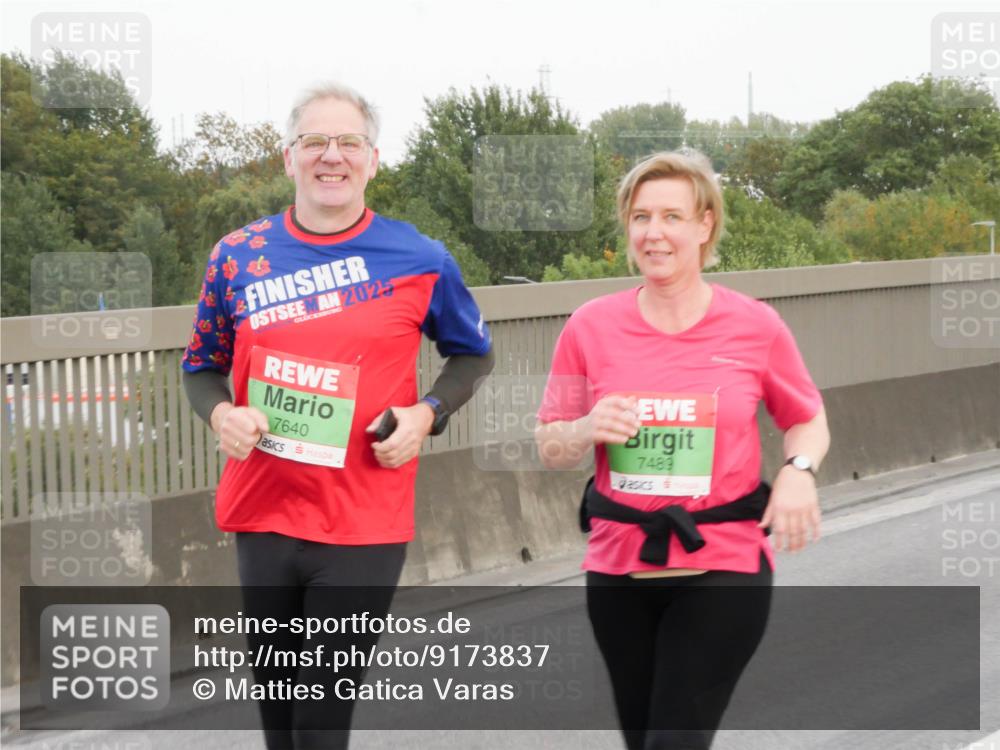 03.10.2025 - Köhlbrandbrückenlauf Matties Gatica Varas http://msf.ph/oto/9173837 03.10.2025 15:31:36 Position 3 2025, 7640, 7489 meine-sportfotos.de
