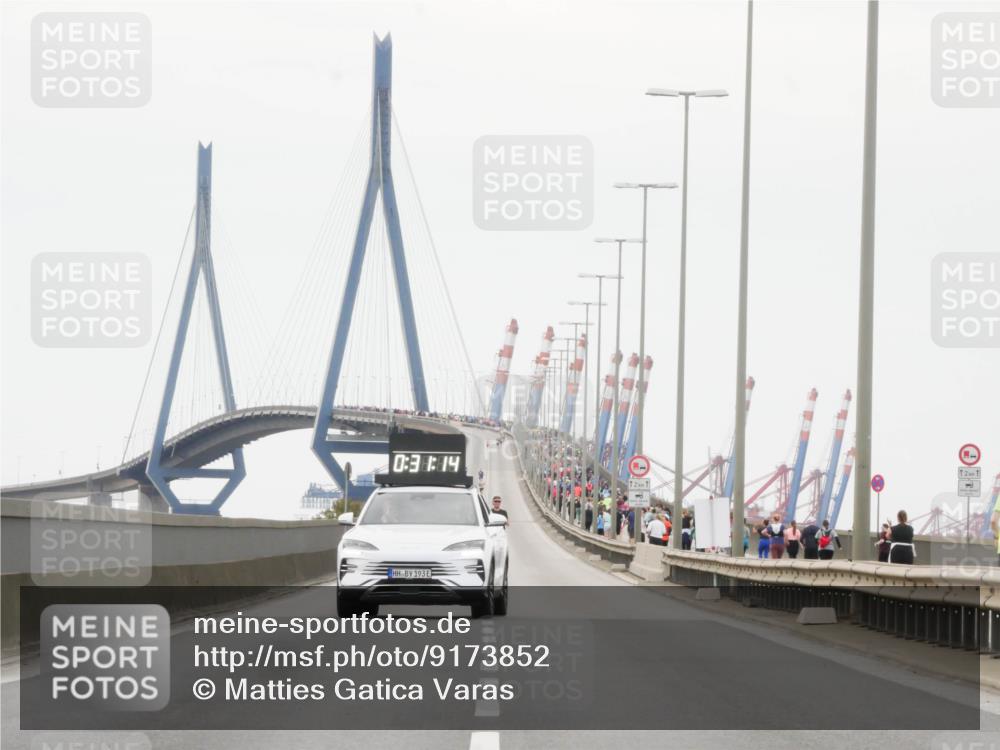 03.10.2025 - Köhlbrandbrückenlauf Matties Gatica Varas http://msf.ph/oto/9173852 03.10.2025 15:32:11 Position 3 10, 31, 14, 12, 1, 12, 1, 193 meine-sportfotos.de
