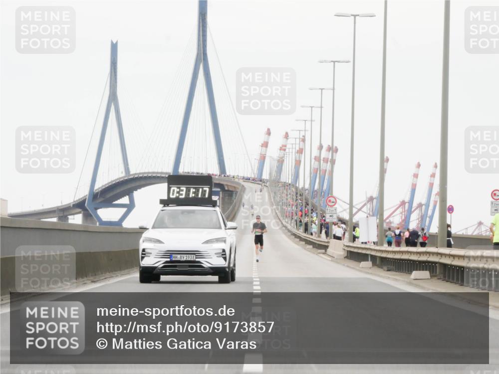 03.10.2025 - Köhlbrandbrückenlauf Matties Gatica Varas http://msf.ph/oto/9173857 03.10.2025 15:32:14 Position 3 0, 31, 17, 12, 12, 193 meine-sportfotos.de