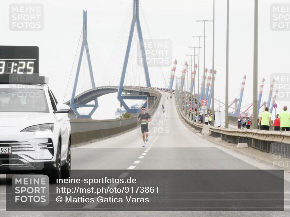 03.10.2025 - Köhlbrandbrückenlauf Matties Gatica Varas http://msf.ph/oto/9173861 03.10.2025 15:32:22 Position 3 9, 25, 93, 12, 1 meine-sportfotos.de