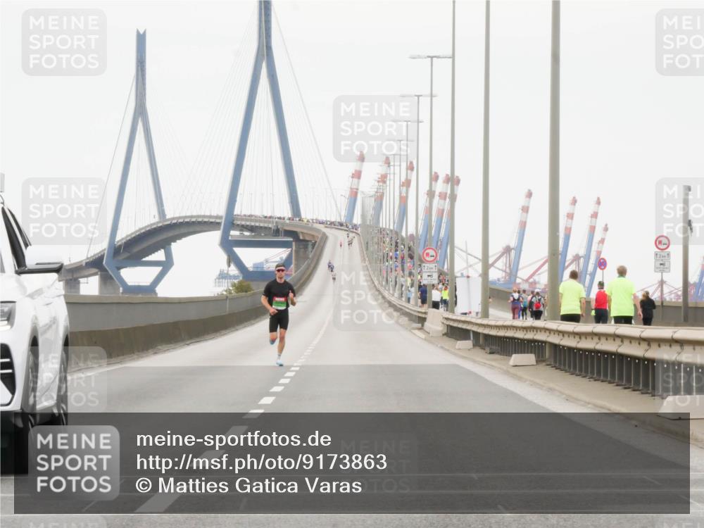 03.10.2025 - Köhlbrandbrückenlauf Matties Gatica Varas http://msf.ph/oto/9173863 03.10.2025 15:32:23 Position 3 12, 12, 1 meine-sportfotos.de