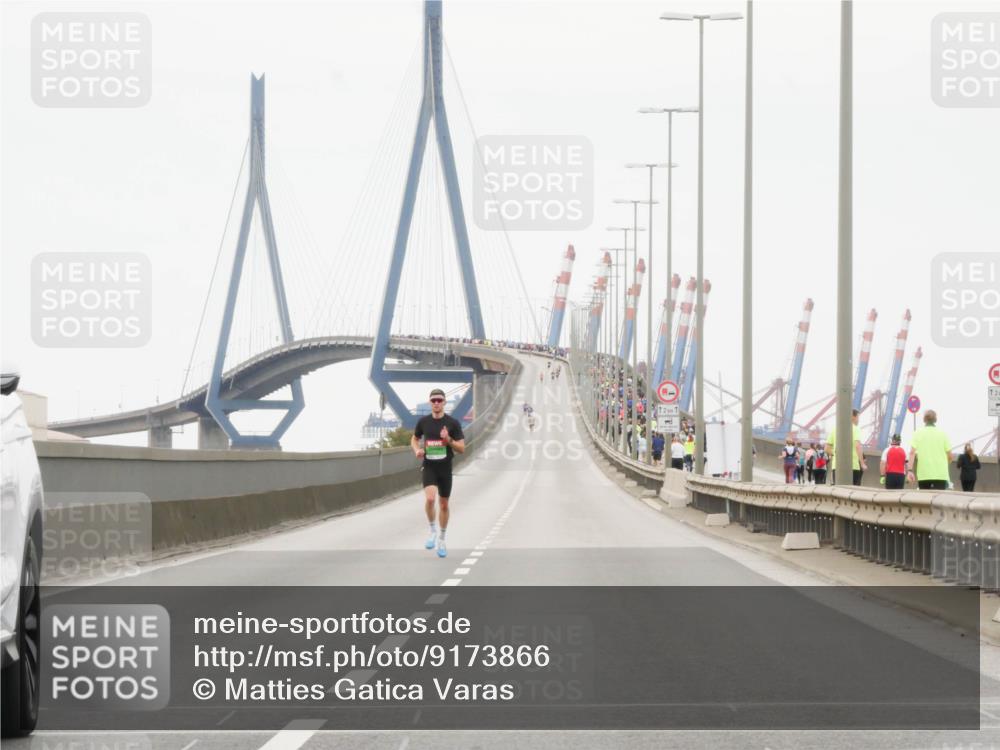 03.10.2025 - Köhlbrandbrückenlauf Matties Gatica Varas http://msf.ph/oto/9173866 03.10.2025 15:32:25 Position 3 12, 1 meine-sportfotos.de