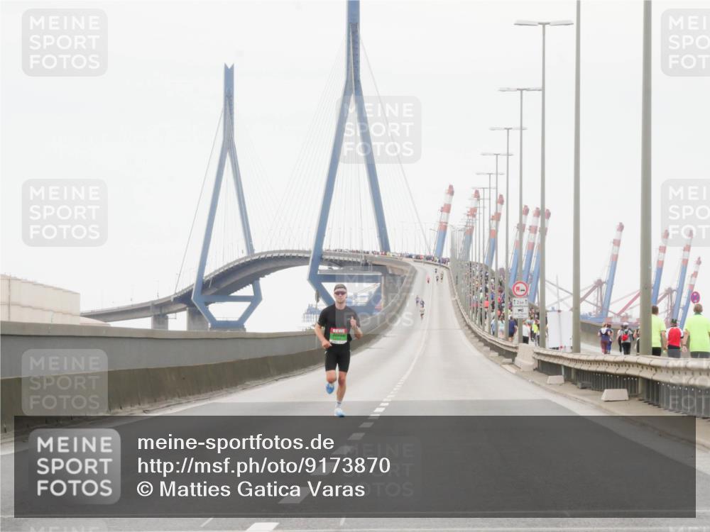 03.10.2025 - Köhlbrandbrückenlauf Matties Gatica Varas http://msf.ph/oto/9173870 03.10.2025 15:32:27 Position 3 12 meine-sportfotos.de