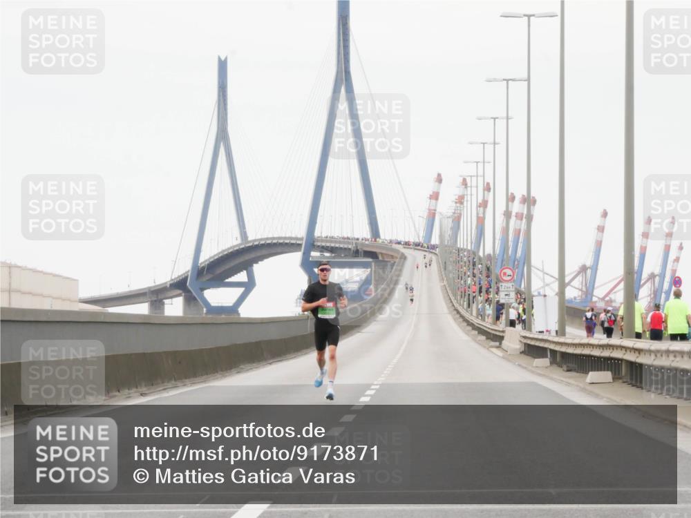 03.10.2025 - Köhlbrandbrückenlauf Matties Gatica Varas http://msf.ph/oto/9173871 03.10.2025 15:32:27 Position 3 12, 1 meine-sportfotos.de