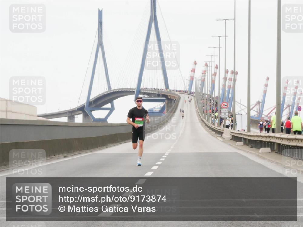 03.10.2025 - Köhlbrandbrückenlauf Matties Gatica Varas http://msf.ph/oto/9173874 03.10.2025 15:32:29 Position 3 12, 1 meine-sportfotos.de