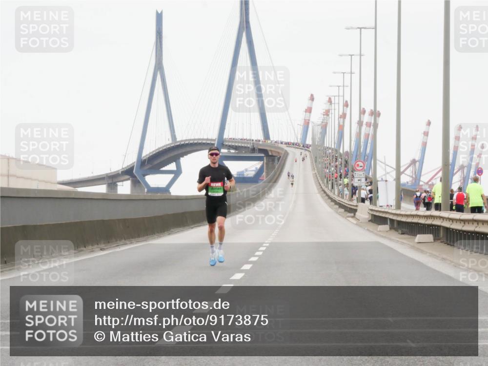 03.10.2025 - Köhlbrandbrückenlauf Matties Gatica Varas http://msf.ph/oto/9173875 03.10.2025 15:32:29 Position 3 12 meine-sportfotos.de