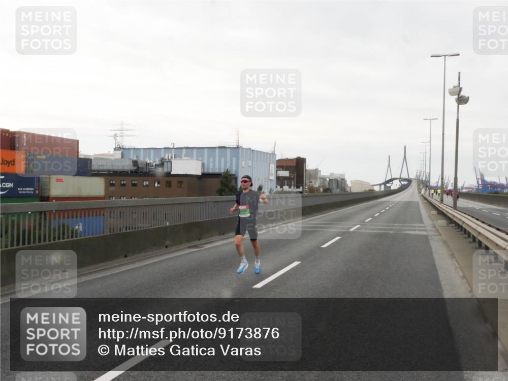 03.10.2025 - Köhlbrandbrückenlauf Matties Gatica Varas http://msf.ph/oto/9173876 03.10.2025 15:32:37 Position 3  meine-sportfotos.de