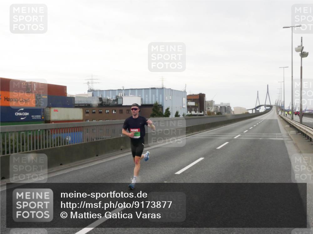 03.10.2025 - Köhlbrandbrückenlauf Matties Gatica Varas http://msf.ph/oto/9173877 03.10.2025 15:32:37 Position 3  meine-sportfotos.de