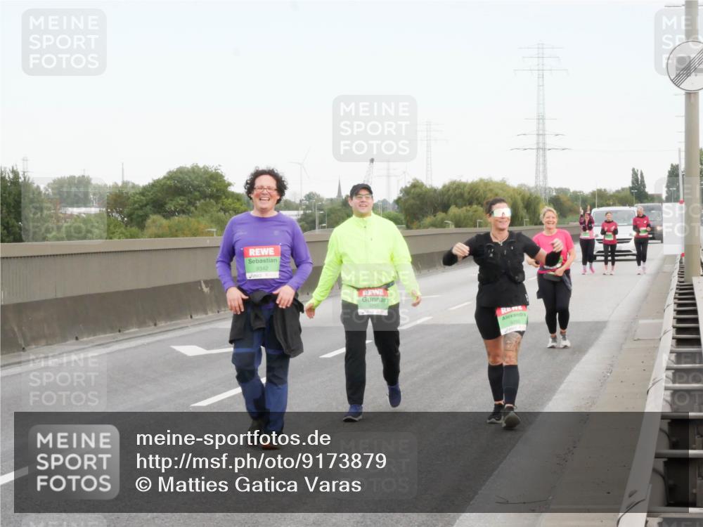 03.10.2025 - Köhlbrandbrückenlauf Matties Gatica Varas http://msf.ph/oto/9173879 03.10.2025 15:32:50 Position 3 9342, 9260 meine-sportfotos.de