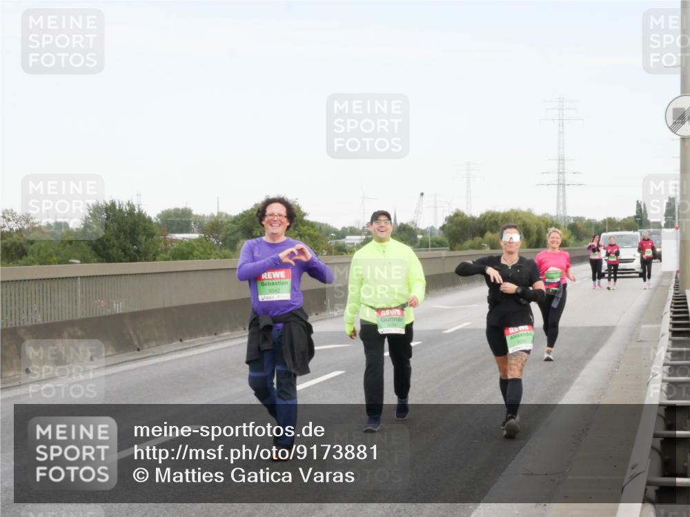 03.10.2025 - Köhlbrandbrückenlauf Matties Gatica Varas http://msf.ph/oto/9173881 03.10.2025 15:32:51 Position 3 9342 meine-sportfotos.de