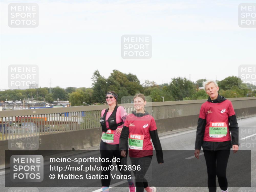 03.10.2025 - Köhlbrandbrückenlauf Matties Gatica Varas http://msf.ph/oto/9173896 03.10.2025 15:33:13 Position 3 8893, 8894 meine-sportfotos.de