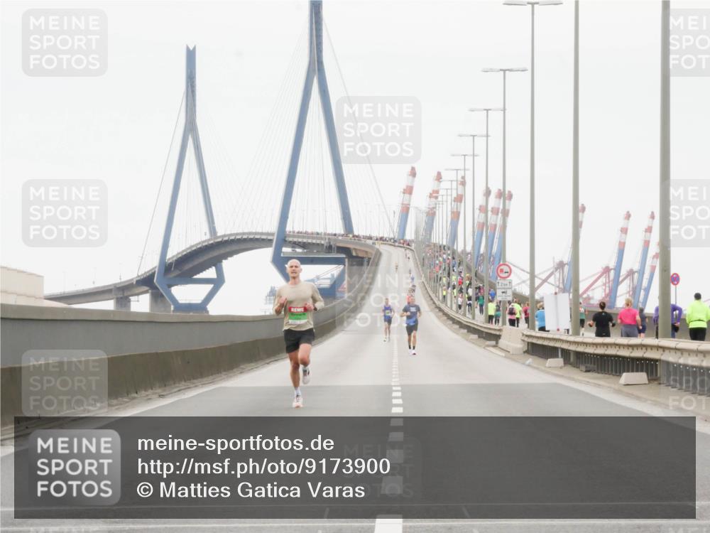 03.10.2025 - Köhlbrandbrückenlauf Matties Gatica Varas http://msf.ph/oto/9173900 03.10.2025 15:33:46 Position 3 12 meine-sportfotos.de