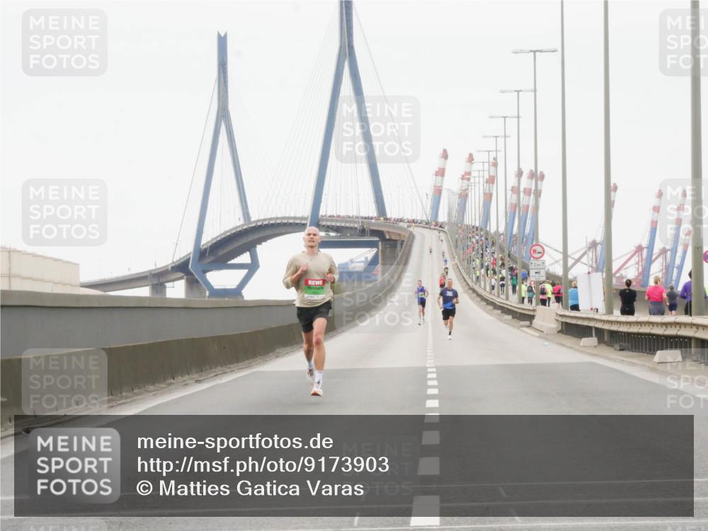 03.10.2025 - Köhlbrandbrückenlauf Matties Gatica Varas http://msf.ph/oto/9173903 03.10.2025 15:33:47 Position 3 12, 1 meine-sportfotos.de