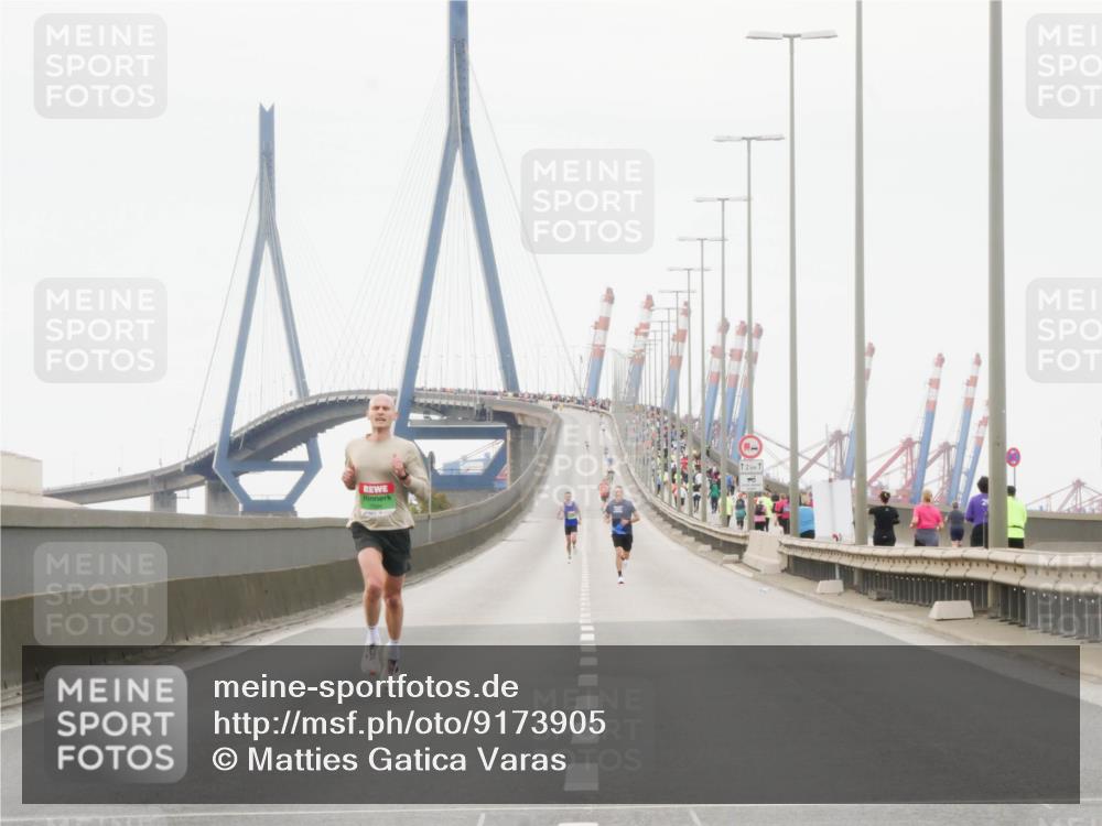 03.10.2025 - Köhlbrandbrückenlauf Matties Gatica Varas http://msf.ph/oto/9173905 03.10.2025 15:33:48 Position 3 12, 1 meine-sportfotos.de