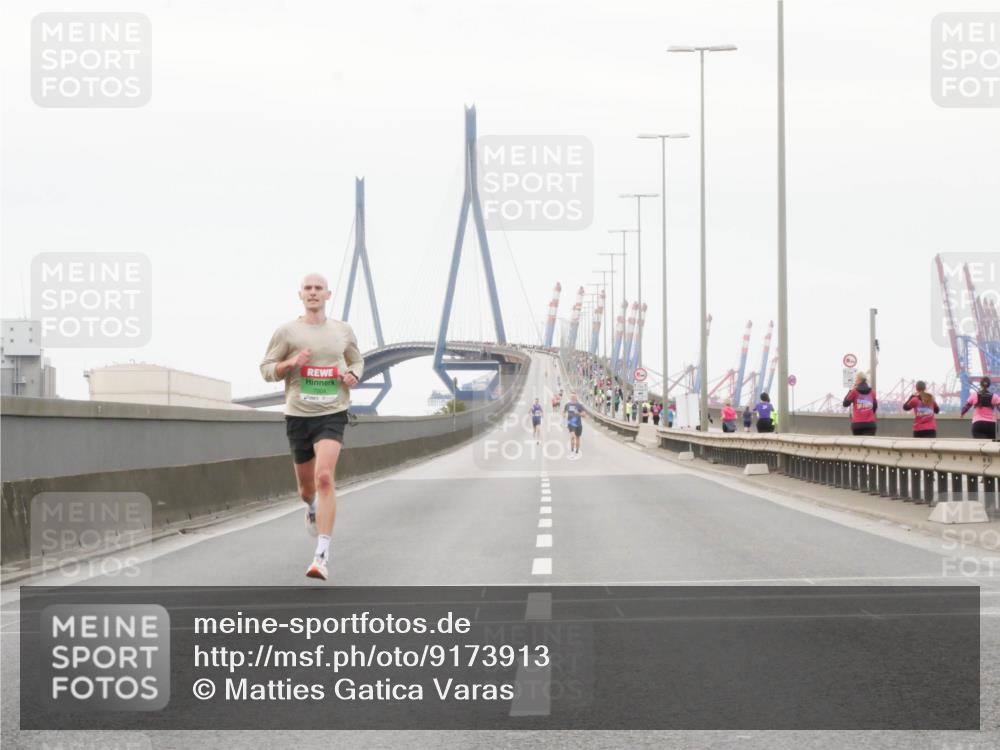 03.10.2025 - Köhlbrandbrückenlauf Matties Gatica Varas http://msf.ph/oto/9173913 03.10.2025 15:33:52 Position 3  meine-sportfotos.de