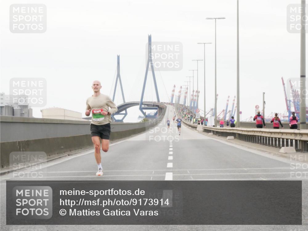 03.10.2025 - Köhlbrandbrückenlauf Matties Gatica Varas http://msf.ph/oto/9173914 03.10.2025 15:33:52 Position 3  meine-sportfotos.de
