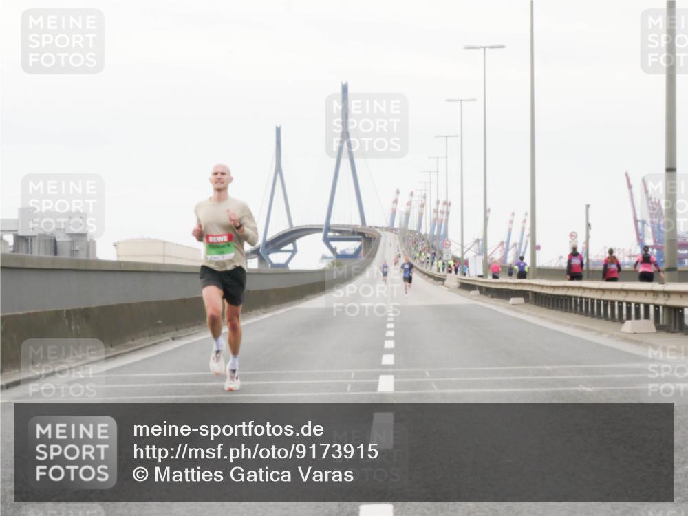 03.10.2025 - Köhlbrandbrückenlauf Matties Gatica Varas http://msf.ph/oto/9173915 03.10.2025 15:33:53 Position 3  meine-sportfotos.de