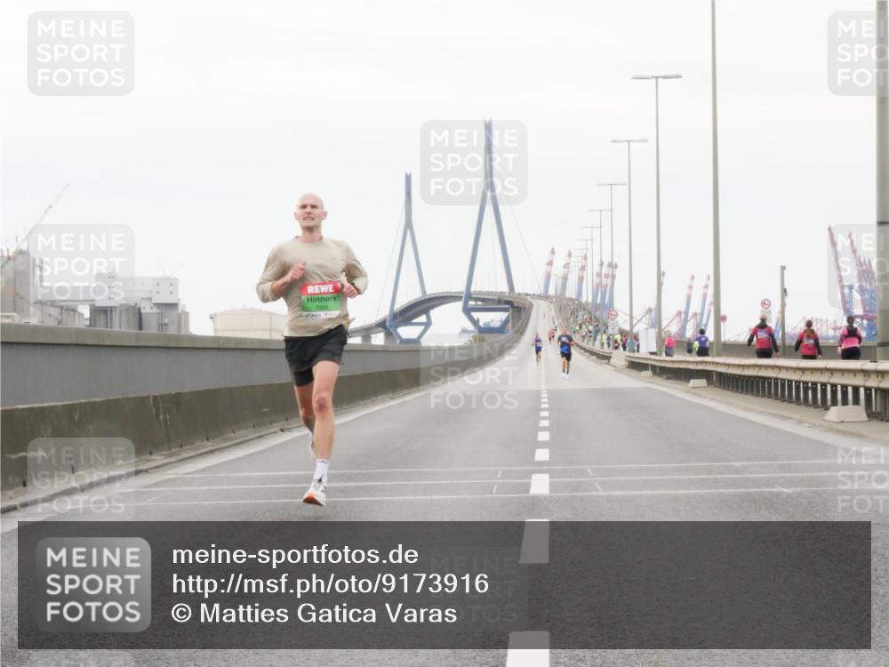 03.10.2025 - Köhlbrandbrückenlauf Matties Gatica Varas http://msf.ph/oto/9173916 03.10.2025 15:33:53 Position 3 7004 meine-sportfotos.de