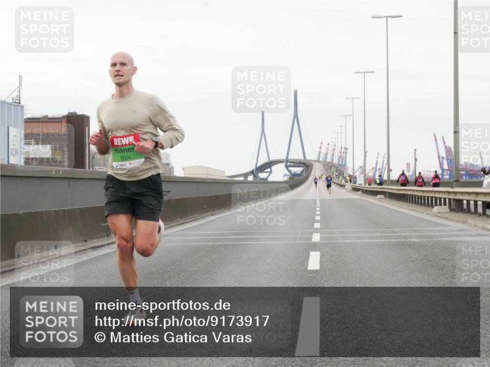 03.10.2025 - Köhlbrandbrückenlauf Matties Gatica Varas http://msf.ph/oto/9173917 03.10.2025 15:33:55 Position 3 7004 meine-sportfotos.de