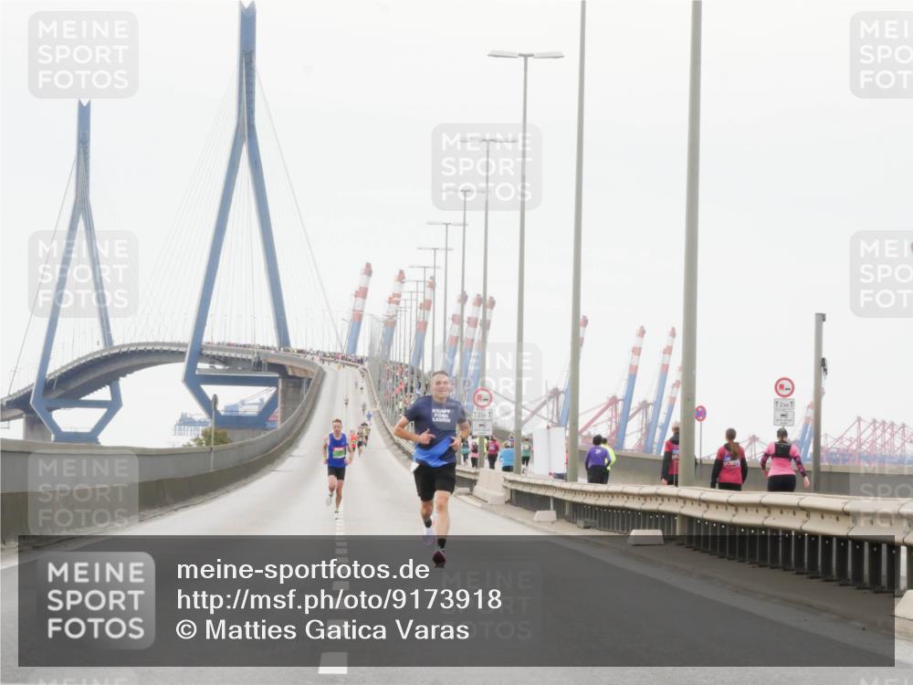 03.10.2025 - Köhlbrandbrückenlauf Matties Gatica Varas http://msf.ph/oto/9173918 03.10.2025 15:34:03 Position 3 12, 1, 2025, 12, 1 meine-sportfotos.de