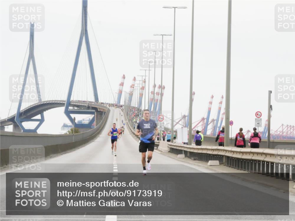 03.10.2025 - Köhlbrandbrückenlauf Matties Gatica Varas http://msf.ph/oto/9173919 03.10.2025 15:34:04 Position 3  meine-sportfotos.de