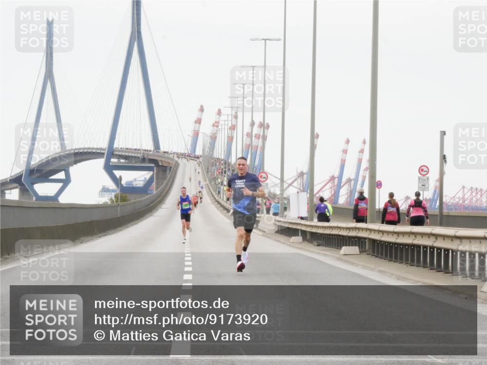 03.10.2025 - Köhlbrandbrückenlauf Matties Gatica Varas http://msf.ph/oto/9173920 03.10.2025 15:34:04 Position 3 2425, 12, 1 meine-sportfotos.de