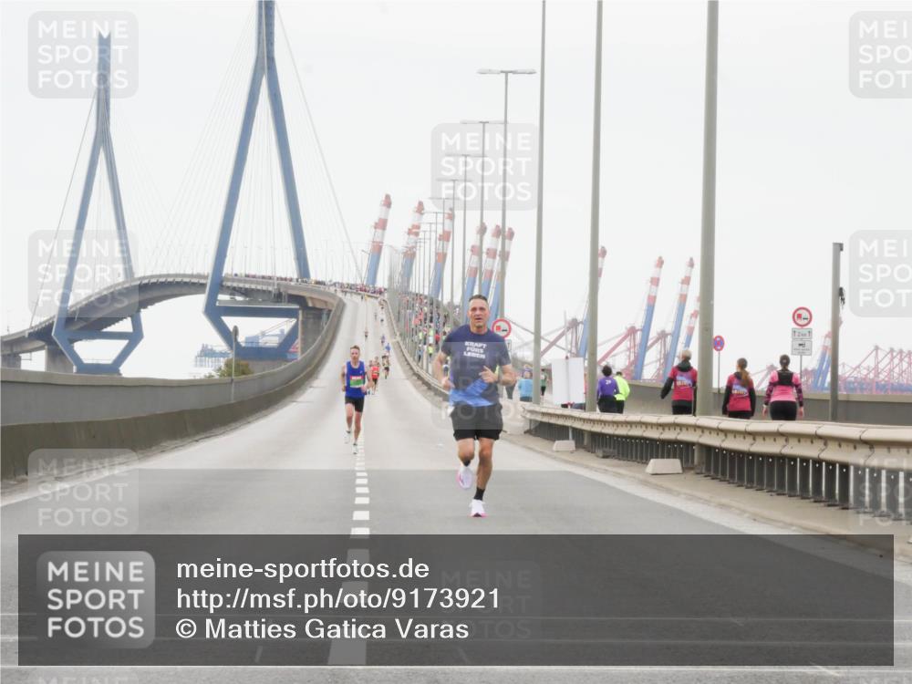 03.10.2025 - Köhlbrandbrückenlauf Matties Gatica Varas http://msf.ph/oto/9173921 03.10.2025 15:34:05 Position 3 12, 1 meine-sportfotos.de