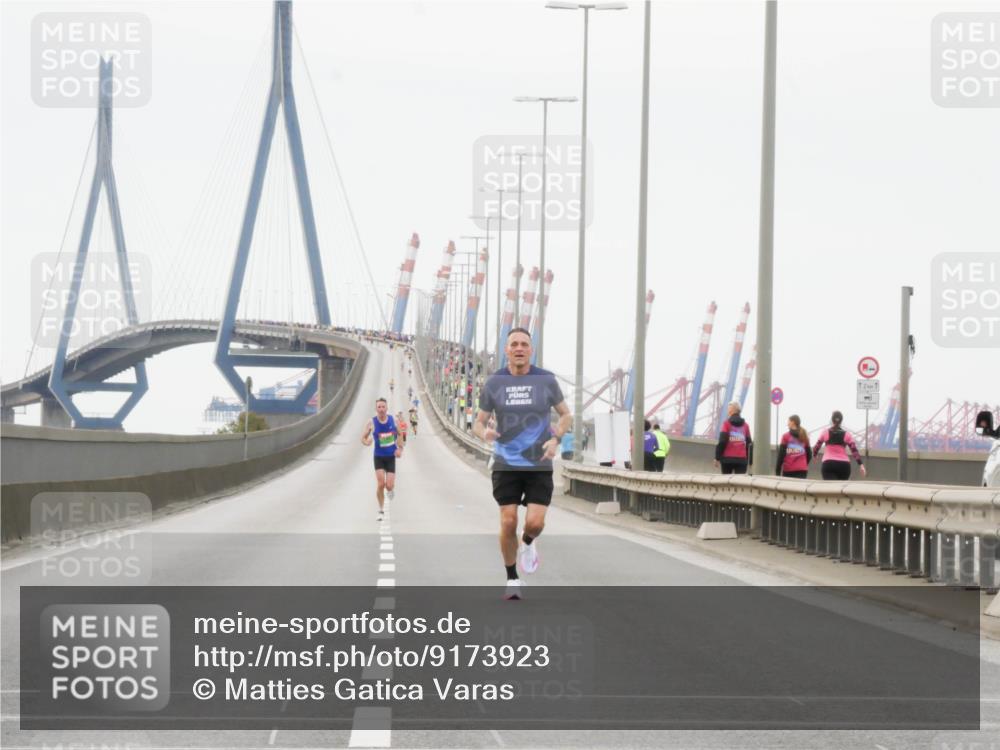03.10.2025 - Köhlbrandbrückenlauf Matties Gatica Varas http://msf.ph/oto/9173923 03.10.2025 15:34:06 Position 3 12, 1 meine-sportfotos.de