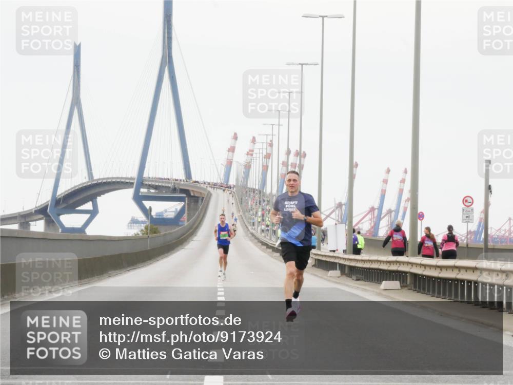 03.10.2025 - Köhlbrandbrückenlauf Matties Gatica Varas http://msf.ph/oto/9173924 03.10.2025 15:34:06 Position 3  meine-sportfotos.de