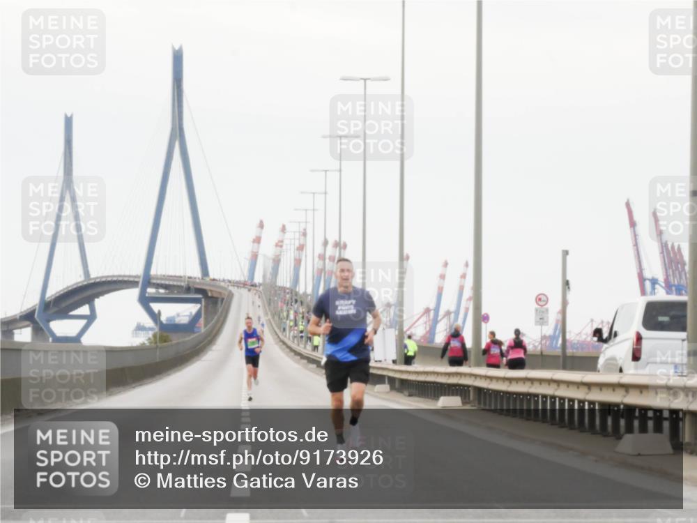03.10.2025 - Köhlbrandbrückenlauf Matties Gatica Varas http://msf.ph/oto/9173926 03.10.2025 15:34:07 Position 3  meine-sportfotos.de
