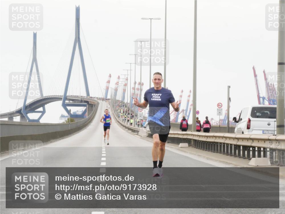 03.10.2025 - Köhlbrandbrückenlauf Matties Gatica Varas http://msf.ph/oto/9173928 03.10.2025 15:34:09 Position 3 12, 1, 12, 1, 3195 meine-sportfotos.de