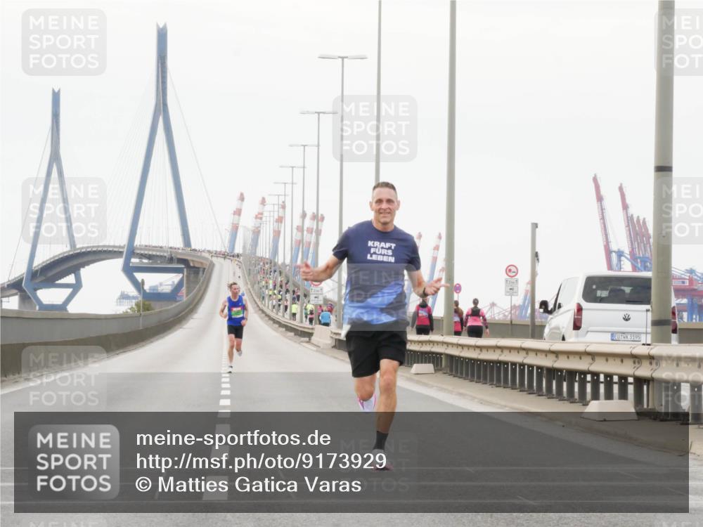 03.10.2025 - Köhlbrandbrückenlauf Matties Gatica Varas http://msf.ph/oto/9173929 03.10.2025 15:34:09 Position 3 12, 1, 12, 1, 3195 meine-sportfotos.de