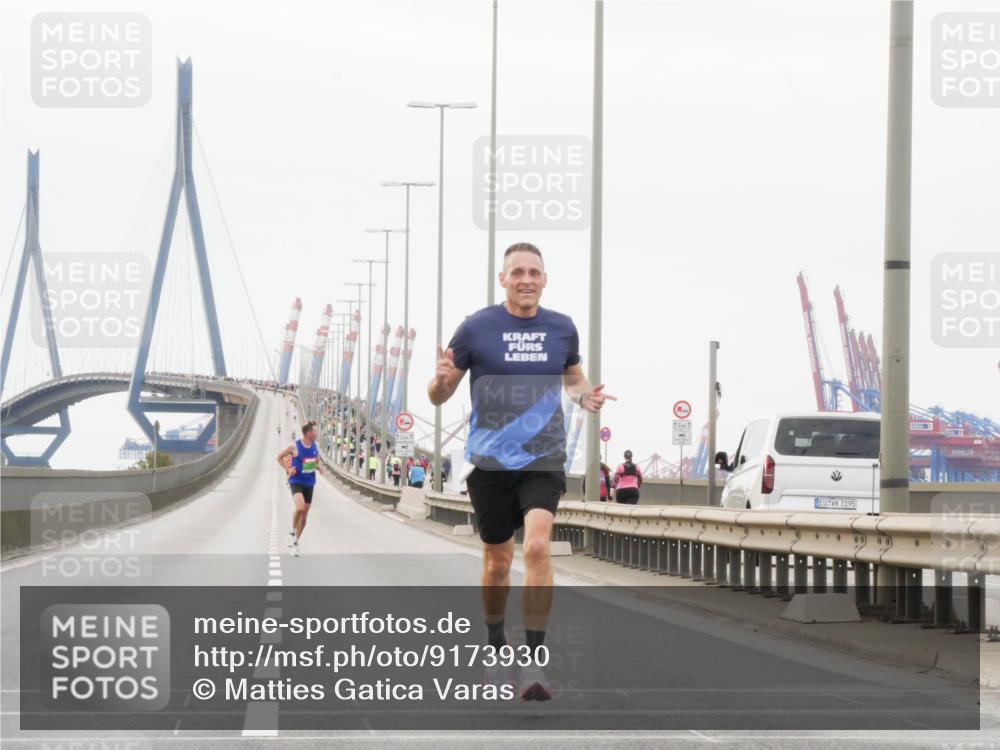 03.10.2025 - Köhlbrandbrückenlauf Matties Gatica Varas http://msf.ph/oto/9173930 03.10.2025 15:34:10 Position 3  meine-sportfotos.de