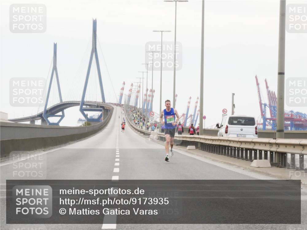 03.10.2025 - Köhlbrandbrückenlauf Matties Gatica Varas http://msf.ph/oto/9173935 03.10.2025 15:34:16 Position 3 12, 1, 3195 meine-sportfotos.de