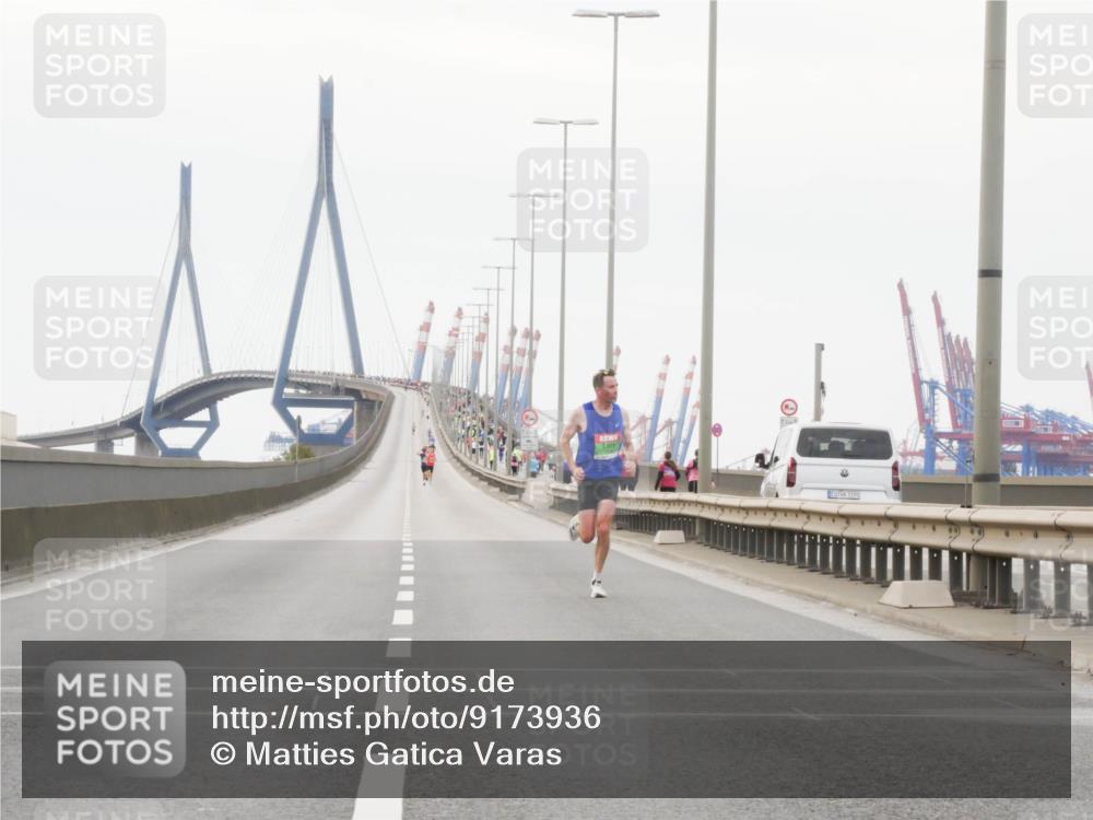 03.10.2025 - Köhlbrandbrückenlauf Matties Gatica Varas http://msf.ph/oto/9173936 03.10.2025 15:34:17 Position 3 12, 1, 3395 meine-sportfotos.de