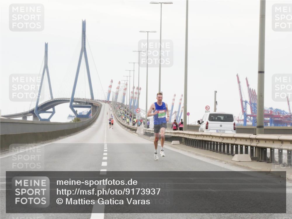 03.10.2025 - Köhlbrandbrückenlauf Matties Gatica Varas http://msf.ph/oto/9173937 03.10.2025 15:34:17 Position 3 2, 1, 3195 meine-sportfotos.de