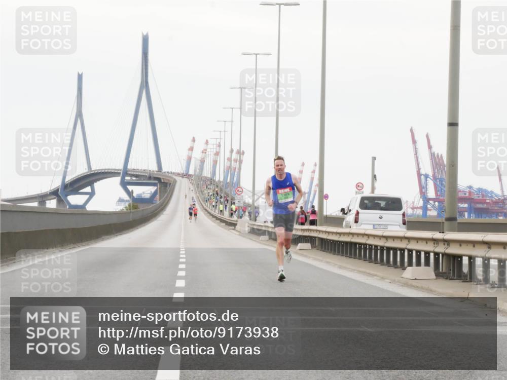 03.10.2025 - Köhlbrandbrückenlauf Matties Gatica Varas http://msf.ph/oto/9173938 03.10.2025 15:34:18 Position 3 12, 1, 3195 meine-sportfotos.de