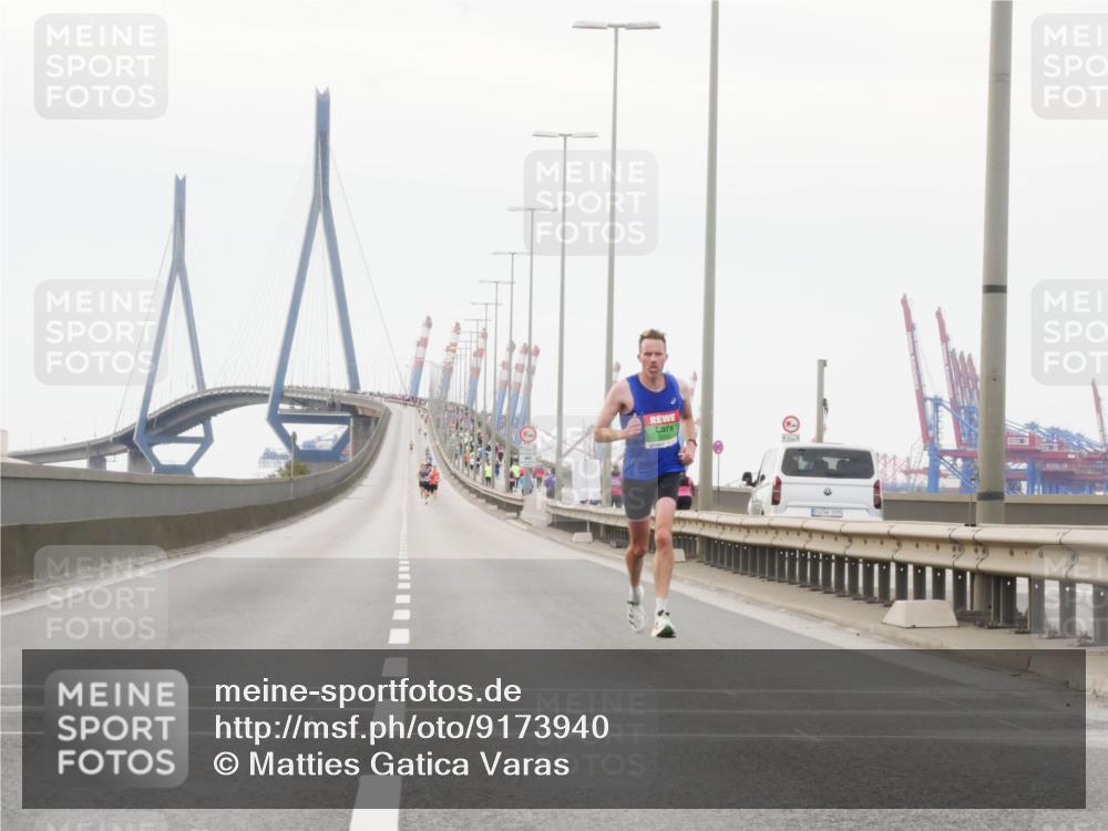 03.10.2025 - Köhlbrandbrückenlauf Matties Gatica Varas http://msf.ph/oto/9173940 03.10.2025 15:34:19 Position 3  meine-sportfotos.de