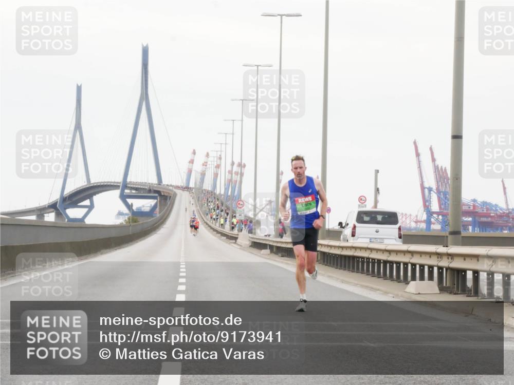 03.10.2025 - Köhlbrandbrückenlauf Matties Gatica Varas http://msf.ph/oto/9173941 03.10.2025 15:34:19 Position 3 121, 3195 meine-sportfotos.de