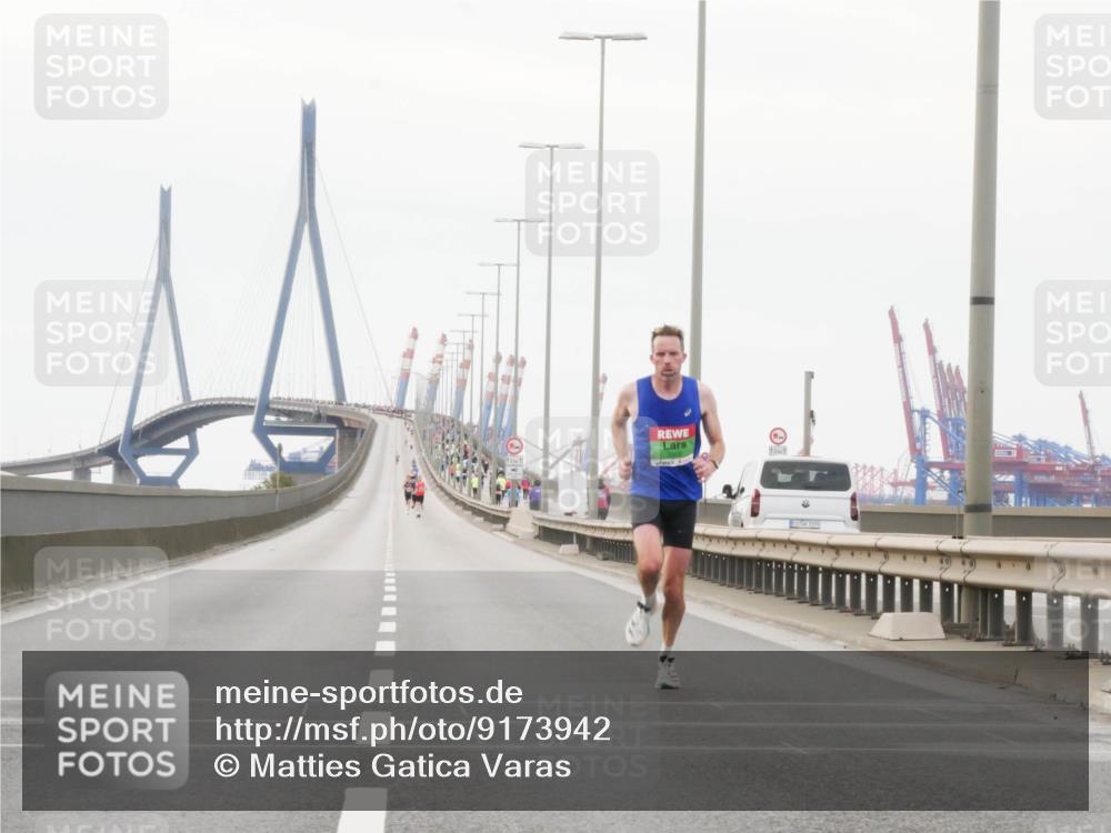 03.10.2025 - Köhlbrandbrückenlauf Matties Gatica Varas http://msf.ph/oto/9173942 03.10.2025 15:34:20 Position 3  meine-sportfotos.de