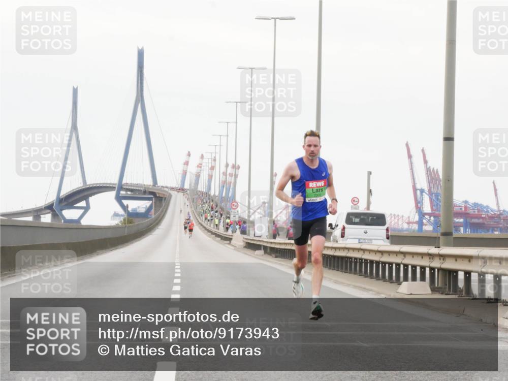 03.10.2025 - Köhlbrandbrückenlauf Matties Gatica Varas http://msf.ph/oto/9173943 03.10.2025 15:34:20 Position 3 12, 1, 7002, 3195 meine-sportfotos.de
