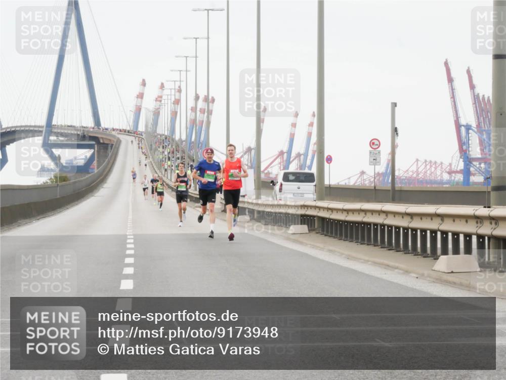 03.10.2025 - Köhlbrandbrückenlauf Matties Gatica Varas http://msf.ph/oto/9173948 03.10.2025 15:34:52 Position 3  meine-sportfotos.de