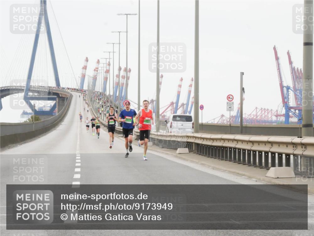 03.10.2025 - Köhlbrandbrückenlauf Matties Gatica Varas http://msf.ph/oto/9173949 03.10.2025 15:34:53 Position 3 12 meine-sportfotos.de