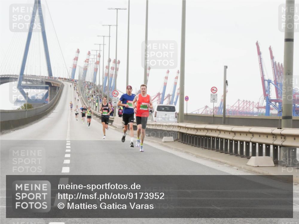 03.10.2025 - Köhlbrandbrückenlauf Matties Gatica Varas http://msf.ph/oto/9173952 03.10.2025 15:34:54 Position 3 12, 1, 12, 1 meine-sportfotos.de