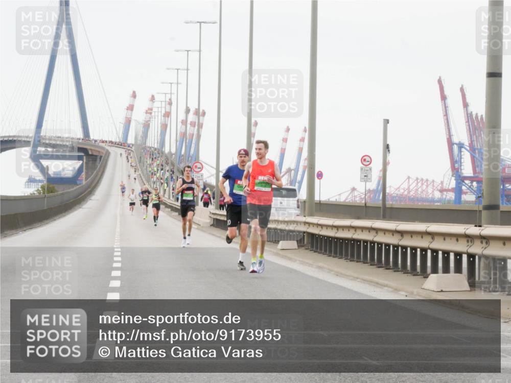 03.10.2025 - Köhlbrandbrückenlauf Matties Gatica Varas http://msf.ph/oto/9173955 03.10.2025 15:34:56 Position 3  meine-sportfotos.de