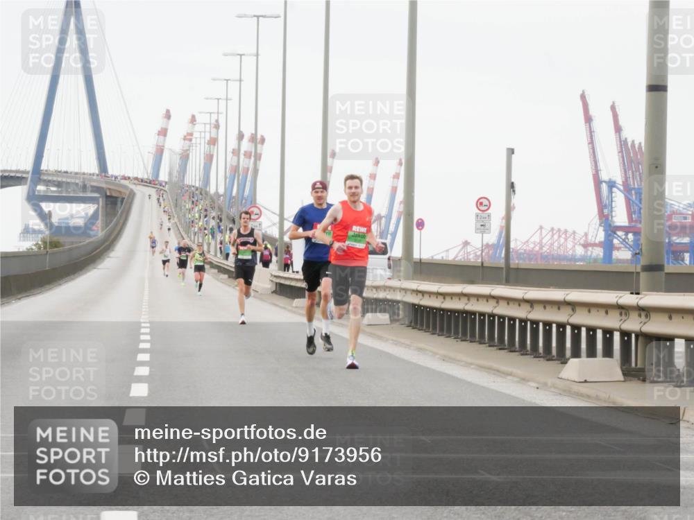 03.10.2025 - Köhlbrandbrückenlauf Matties Gatica Varas http://msf.ph/oto/9173956 03.10.2025 15:34:56 Position 3 12, 1 meine-sportfotos.de