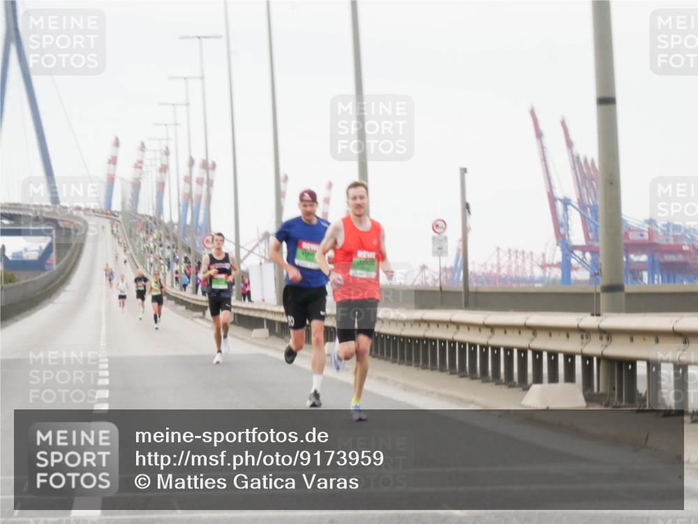 03.10.2025 - Köhlbrandbrückenlauf Matties Gatica Varas http://msf.ph/oto/9173959 03.10.2025 15:34:58 Position 3  meine-sportfotos.de
